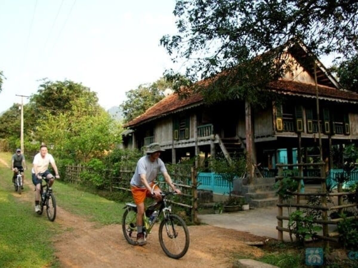 Đạp xe ở Mai Châu